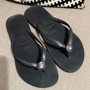 Black Havaianas flip flops w/rhinestone jewel
